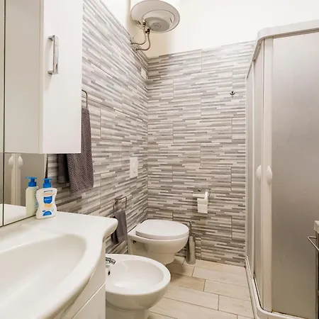 Guesthost - Lovely Flat In The Heart Of Appartement Pescara