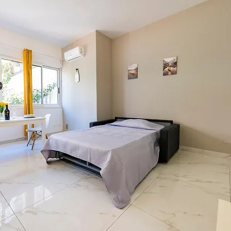 Apartment Guesthost - Lovely Flat In The Heart Of *