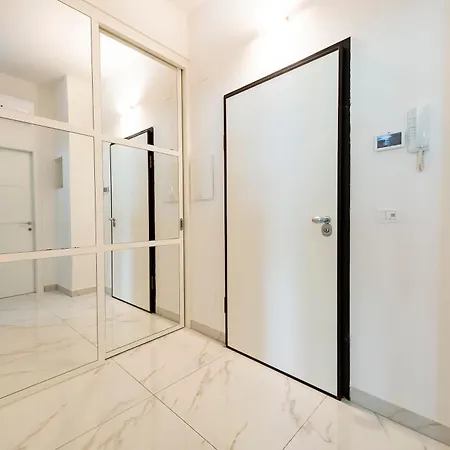 Guesthost - Lovely Flat In The Heart Of アパート