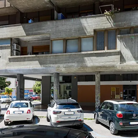 Guesthost - Lovely Flat In The Heart Of