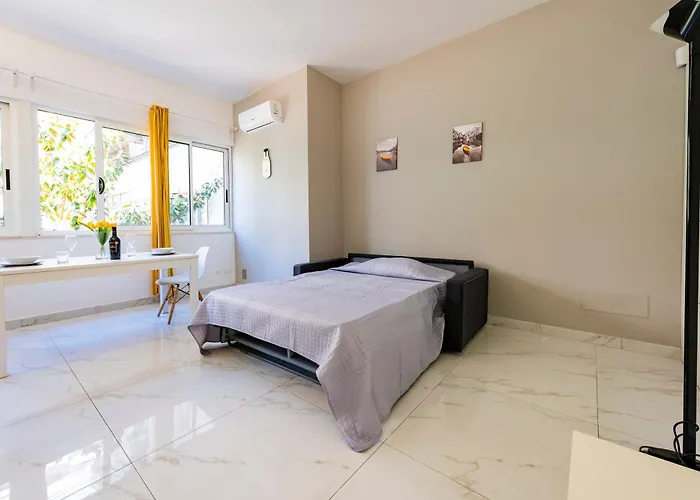 Apartment Guesthost - Lovely Flat In The Heart Of *