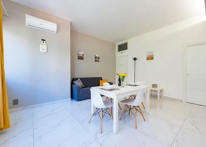 Guesthost - Lovely Flat In The Heart Of Apartment Pescara