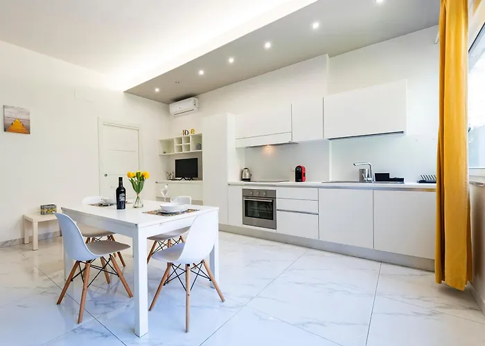 Guesthost - Lovely Flat In The Heart Of Апартаменты *