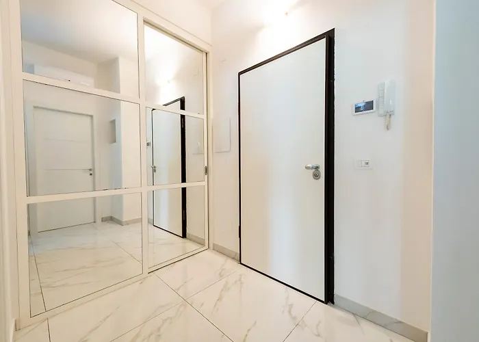 Guesthost - Lovely Flat In The Heart Of Apartment