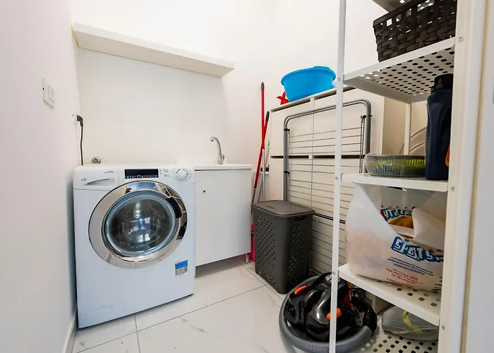 Guesthost - Lovely Flat In The Heart Of Apartment *